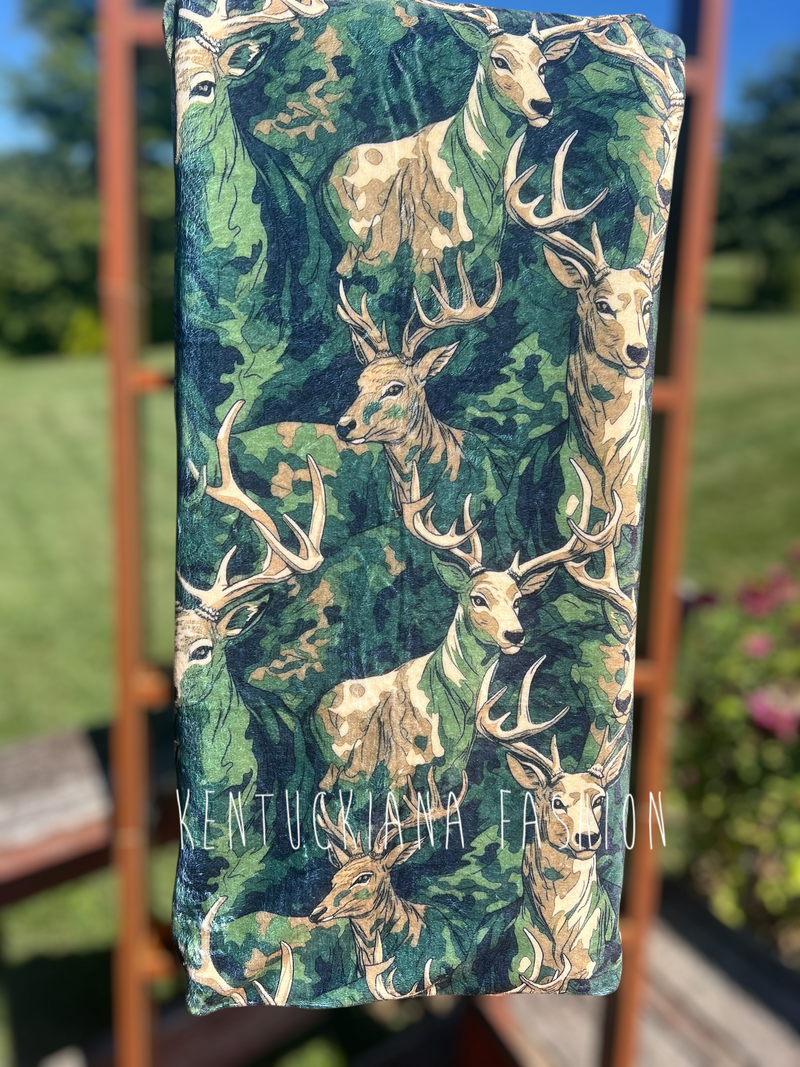 60x80 Fuzzy Blanket - Camo bucks