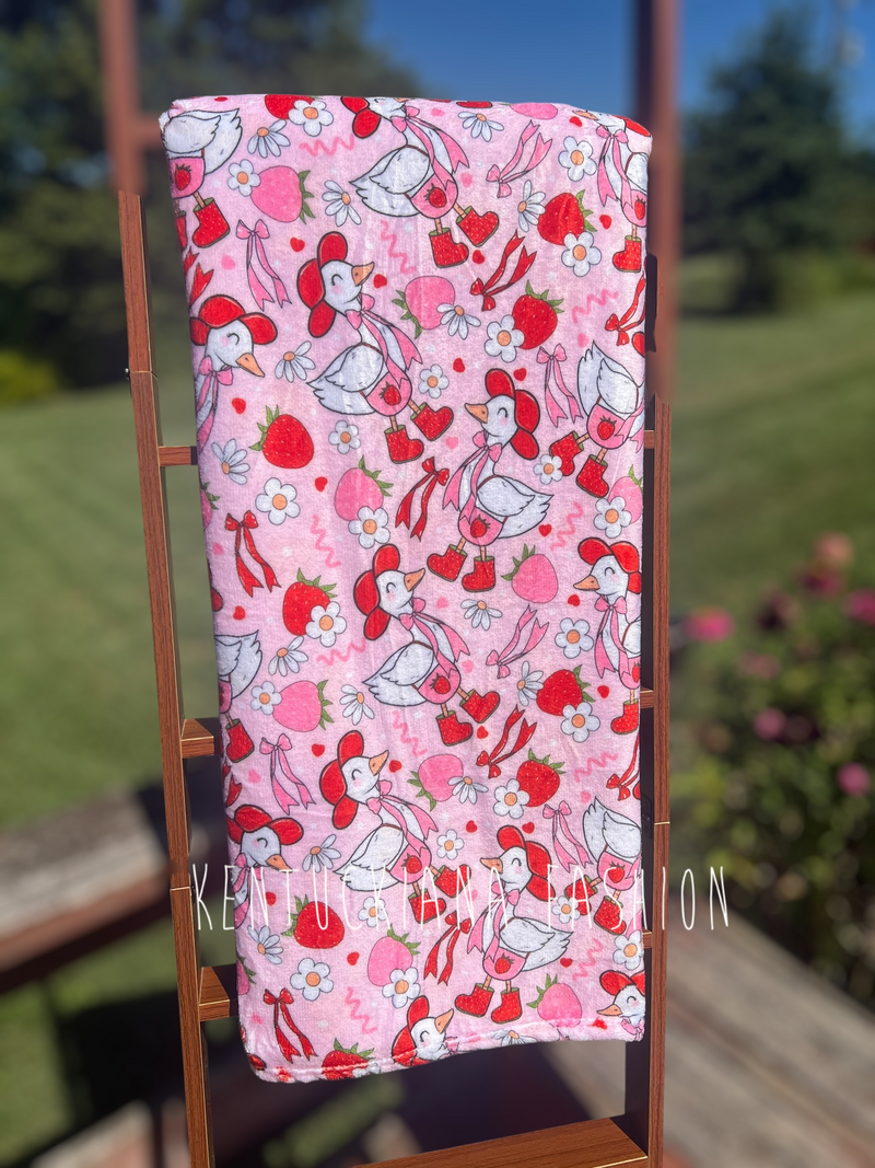 60x80 Fuzzy Blanket - Strawberry goose
